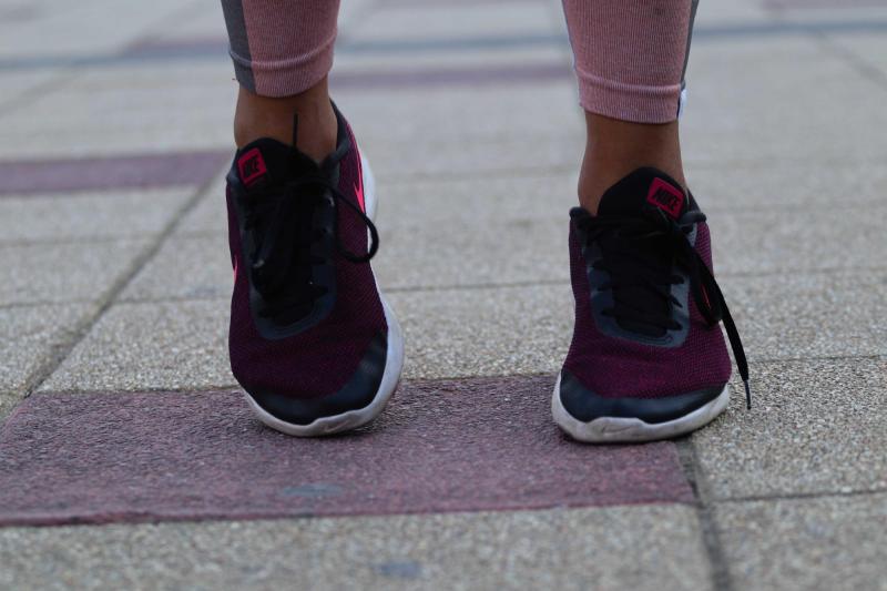 El 62,2% usa zapatillas en todo tipo de ocasiones - Referencial Agencia Uno