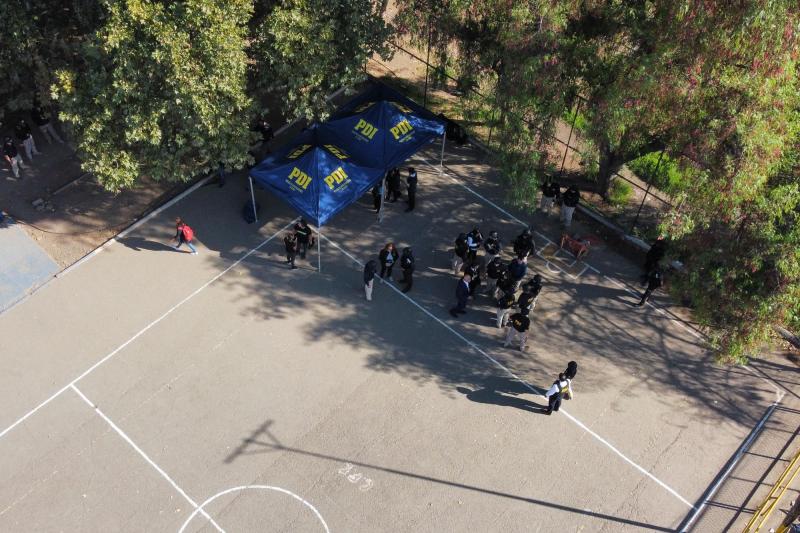 Agencia Uno - Masivo operativo de PDI buscando a "Los Trinitarios"