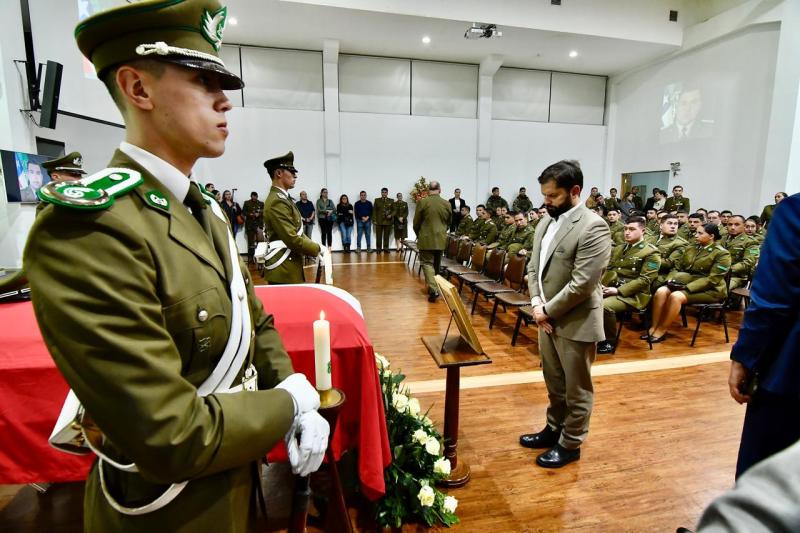 Agencia Uno - Presidente Gabriel Boric llegó al velorio del Teniente Emmanuel Sánchez