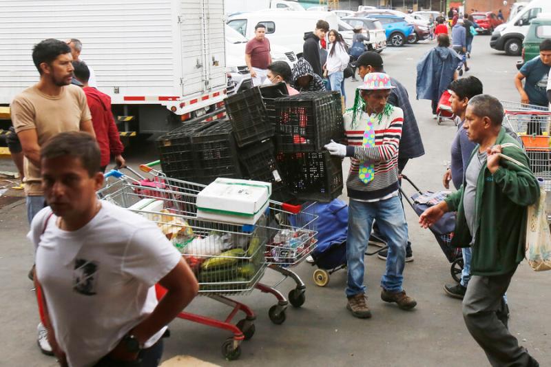 ATON - INE: Inmigrantes alcanzan el 11% de los empleos en Chile en último trimestre