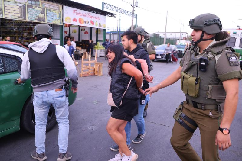 Mujer detenida en Lo Valledor - Aton