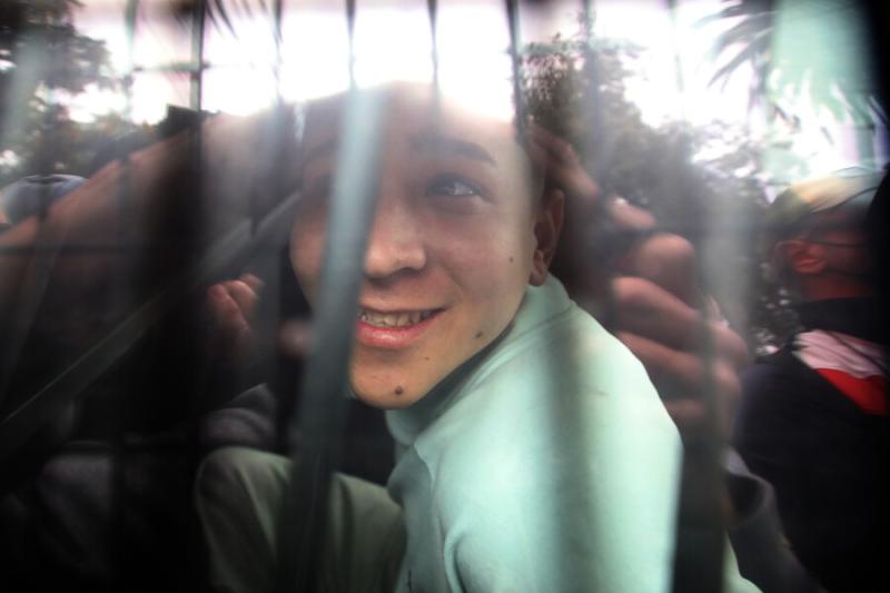 Aton - Venezolano sonríe mientras es detenido por muerte de carabinero