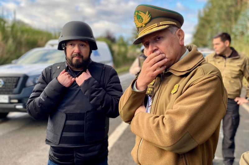 ATON - El general Yáñez en el sitio donde tres carabineros fueron asesinados en Cañete