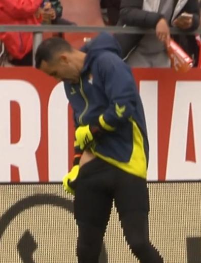 Claudio Bravo y el video viral en España / Créditos: Captura Movistar