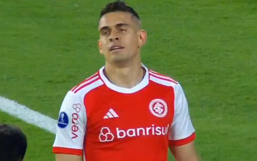 Así reaccionó Rafael Santos Borré tras su error en Copa Sudamericana / Créditos: Captura ESPN