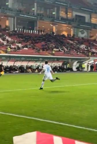 El festejo de Jordhy Thompson en Rusia / Créditos: FC Orenburg