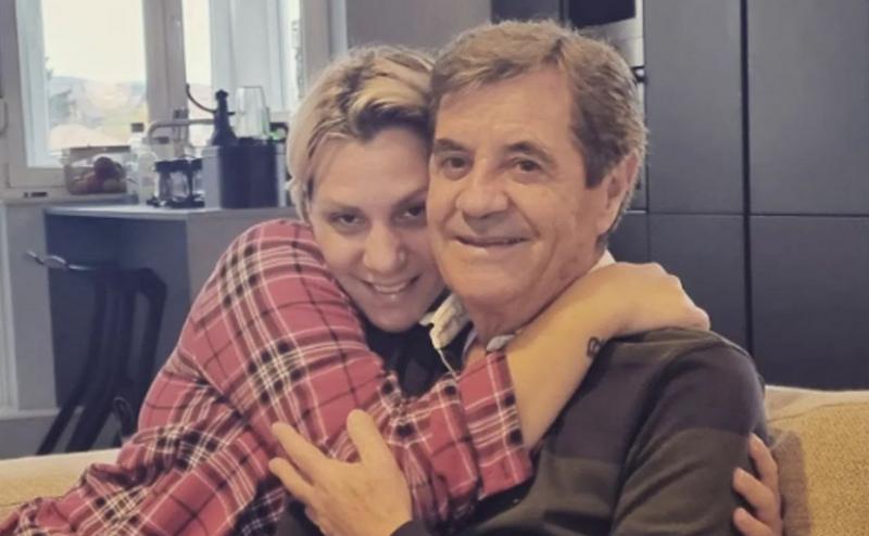 Lana Tonci junto a su padre, Mirko Jozic, ídolo de Colo Colo / Créditos: CAPTURA