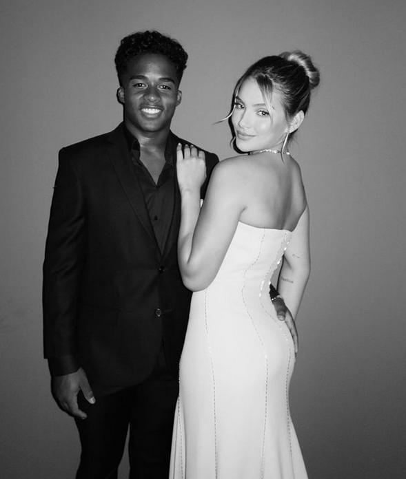 Endrick junto a su pareja, Gabriely Miranda / Instagram