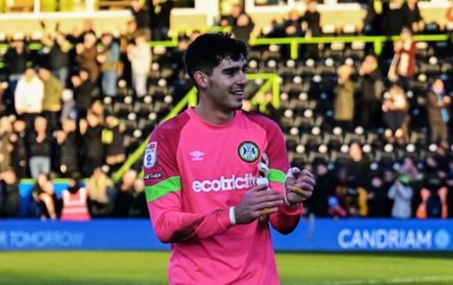 Vicente Reyes y Ben Brereton descendieron en Inglaterra - Crédito: Captura.