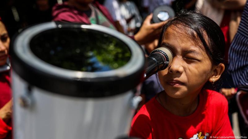 Según SciencNews, el efecto también depende de cómo nuestros ojos perciben estos cambios, por lo que este efecto de color no será visible en las fotografías. E