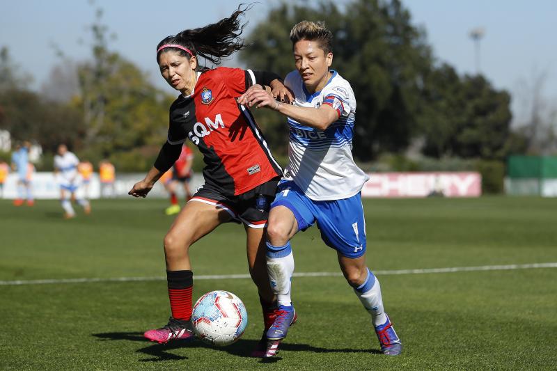 Helaine de Grange jugó toda su carrera por la UC, hasta que asumió como Subgerenta - Créditos: Photosport