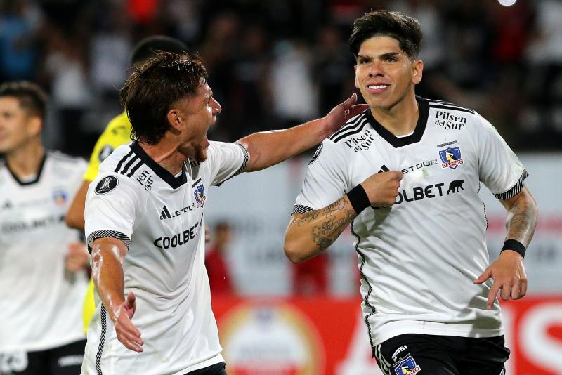 Carlos Palacios confesó su fanatismo por los autos luego de recibir lujoso regalo en Colo Colo. / Photosport