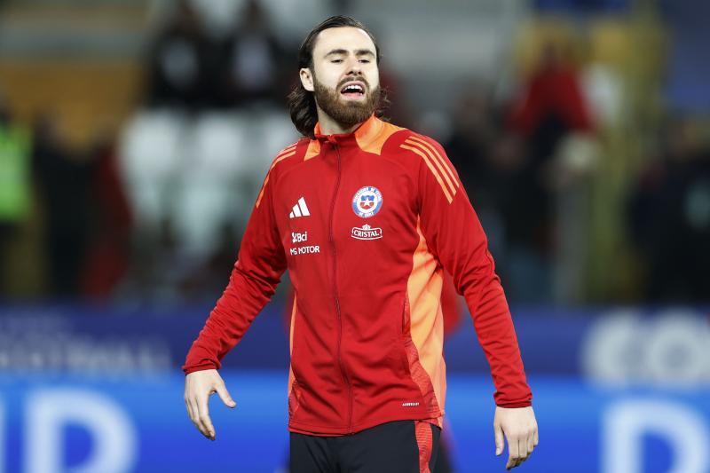 Mauricio Pinilla aconsejó a Ben Brereton en su batalla por aprender español. / Photosport