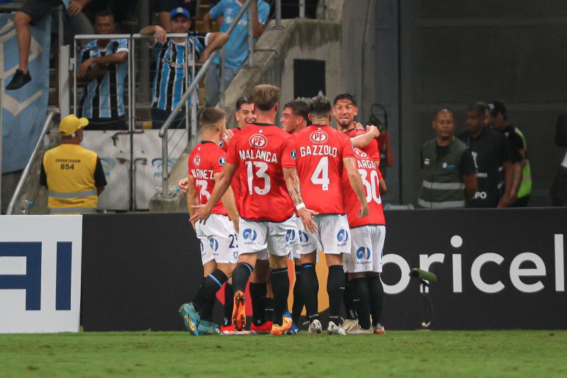 En Argentina le bajaron el perfil al triunfo de Huachipato ante Gremio. / Photosport