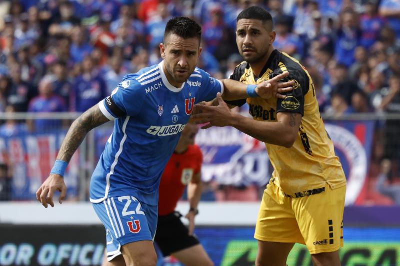 Matías Zaldivia renovó su vínculo por dos temporadas más con U de Chile. / Photosport