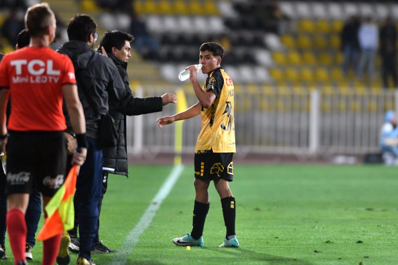 Esteban González dirigió el equipo en desmedro de Fernando Díaz - Créditos: Photosport