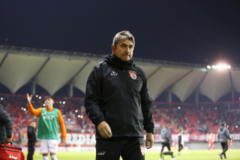 Emiliano Astorga está bajo un mar de dudas en Cobreloa - Crédito: Photosport.