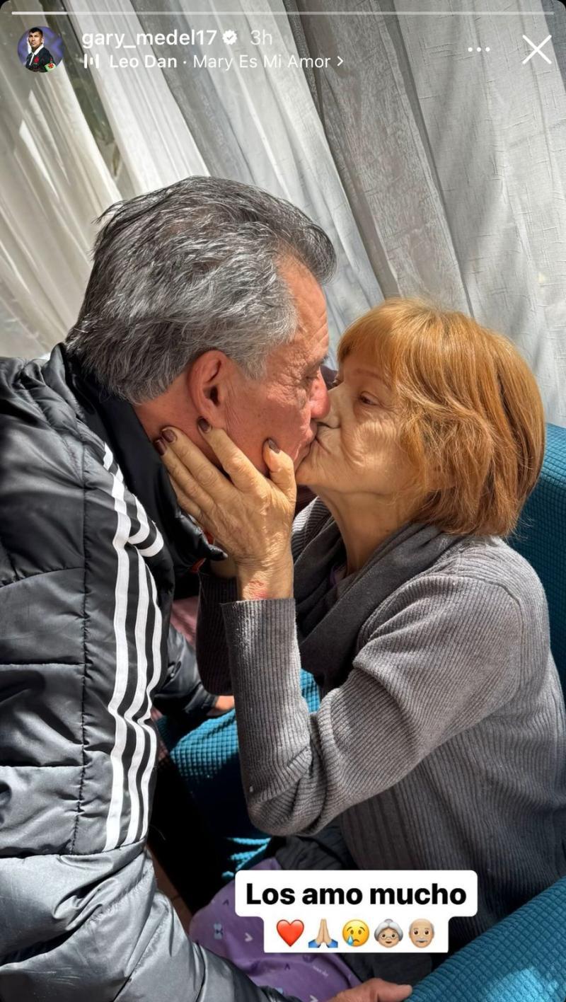 Instagram - Padres de Gary Medel