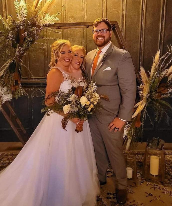 Facebook - Gemelas siamesas Abby & Britanny