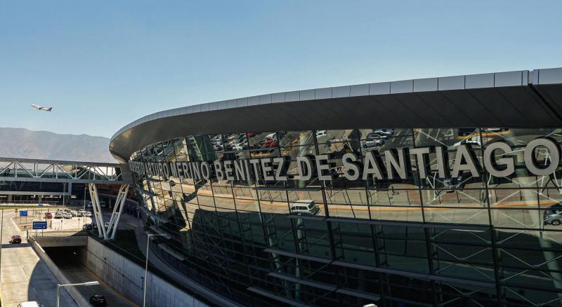 El Aeropuerto de Santiago destaca en las rutas con más turbulencias - AFP