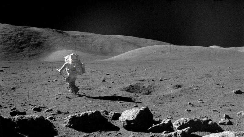 Hace más de 50 años, los astronautas del Apolo trajeron de la Luna rocas de lava basáltica con concentraciones sorprendentemente altas de titanio.