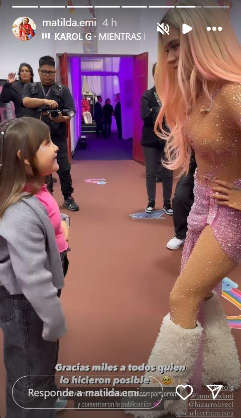 El emotivo reencuentro entre Karol G y la pequeña fan a la que le regaló una gaviota en Viña 2023