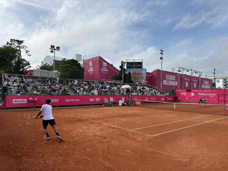 Cristian Garin sigue a gran nivel en el ATP 250 de Estoril - Créditos: X
