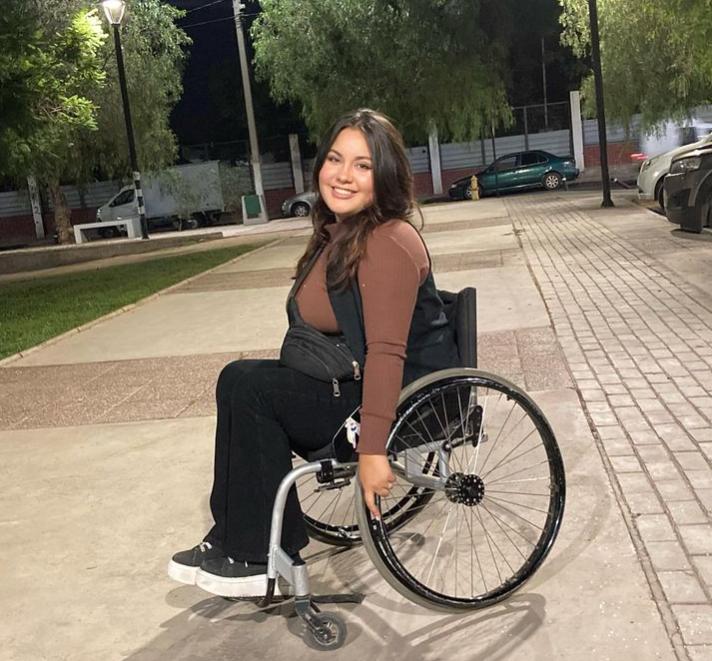 Josefa Farías - Denuncia que debió subir las escaleras del Metro arrastrándose