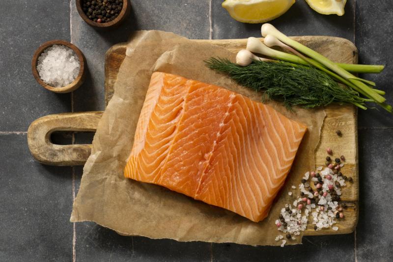 El salmón es una buena fuente del nutriente omega-3