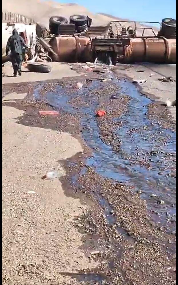 Volcamiento de camión con ácido sulfúrico