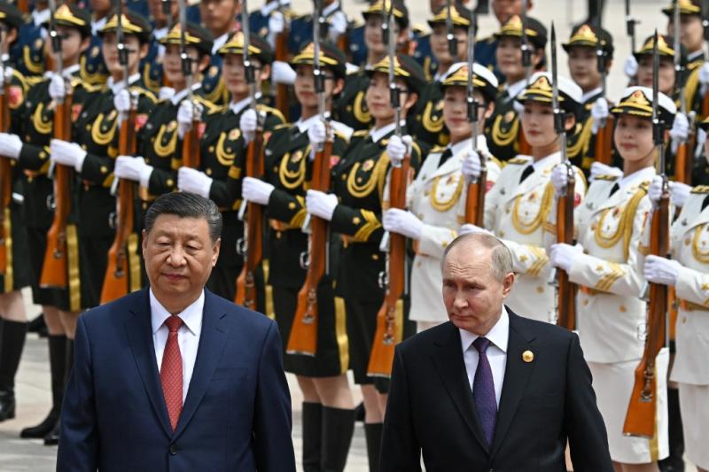 Xi recibe a Putin y elogia una relación "propicia a la paz" mundial