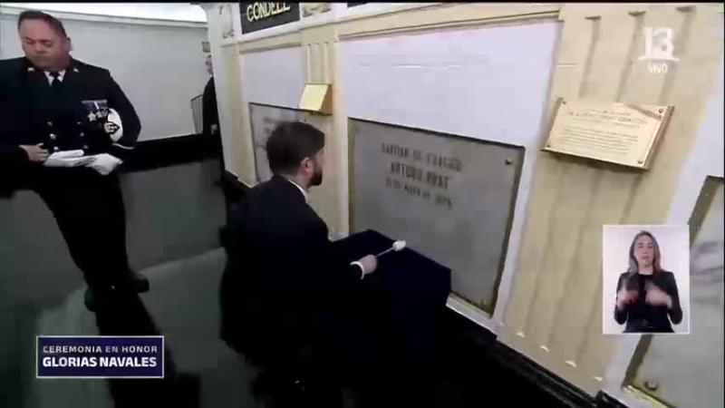 Presidente Boric realizó homenaje en el mausoleo de los caídos del 21 de mayo