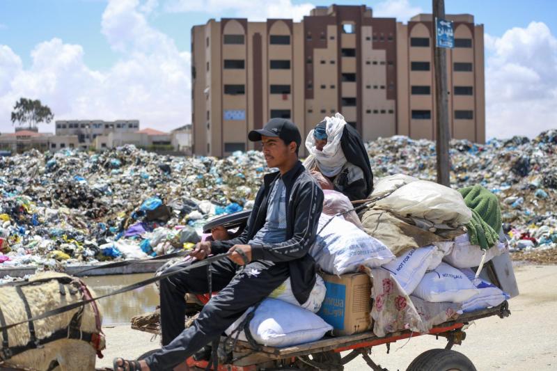 Personas evacuando Rafah - AFP