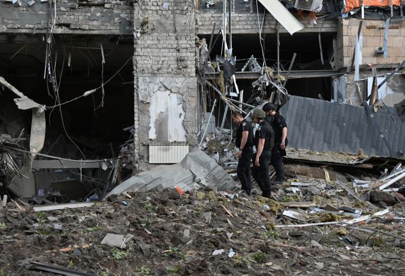 AFP - Bombardeo ruso a un hipermercado en el noreste de Ucrania deja al menos 11 muertos