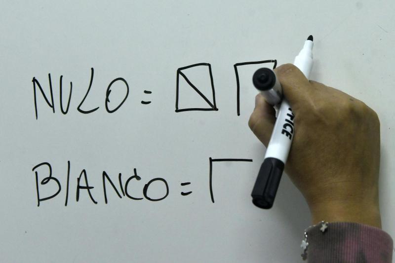 Trabajo de vocales de mesa - Agencia Uno, archivo