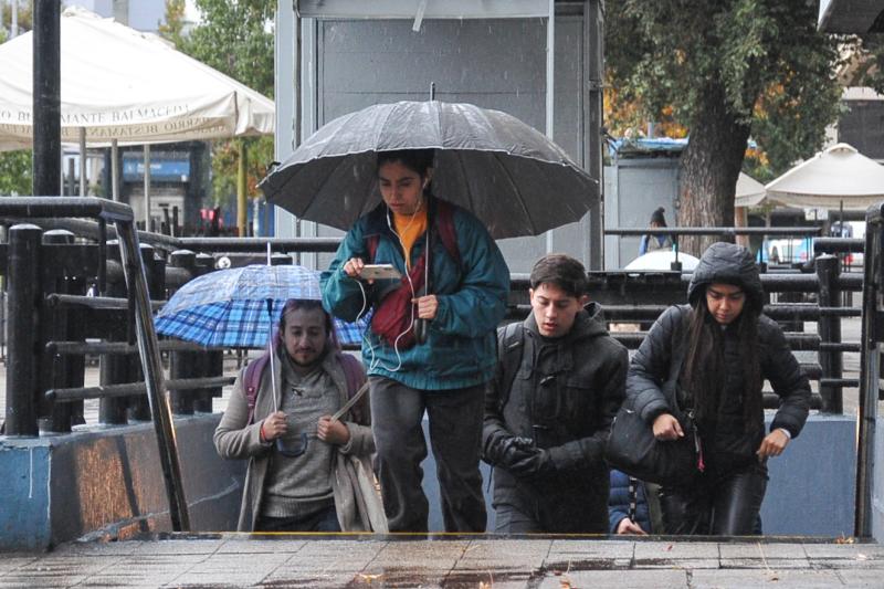 Precipitaciones en la región Metropolitana - Agencia Uno, archivo
