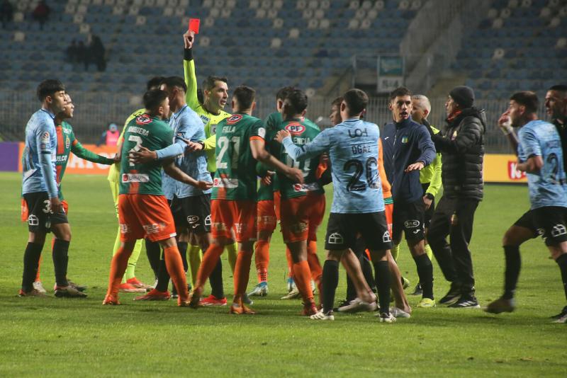 Leonel Mosevich fue expulsado en el empate entre O'Higgins y Cobresal - Crédito: Agencia Uno.