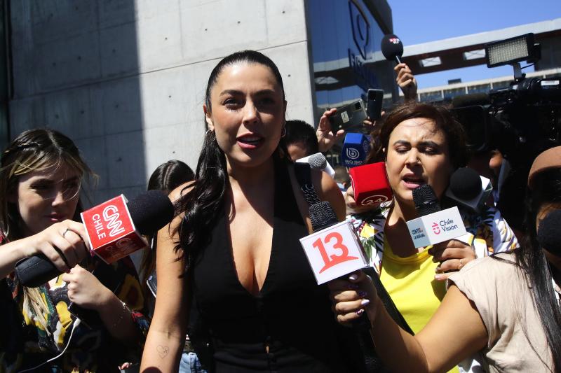 Daniela Aránguiz prepara un duro golpe a Jorge Valdivia. / ATON.