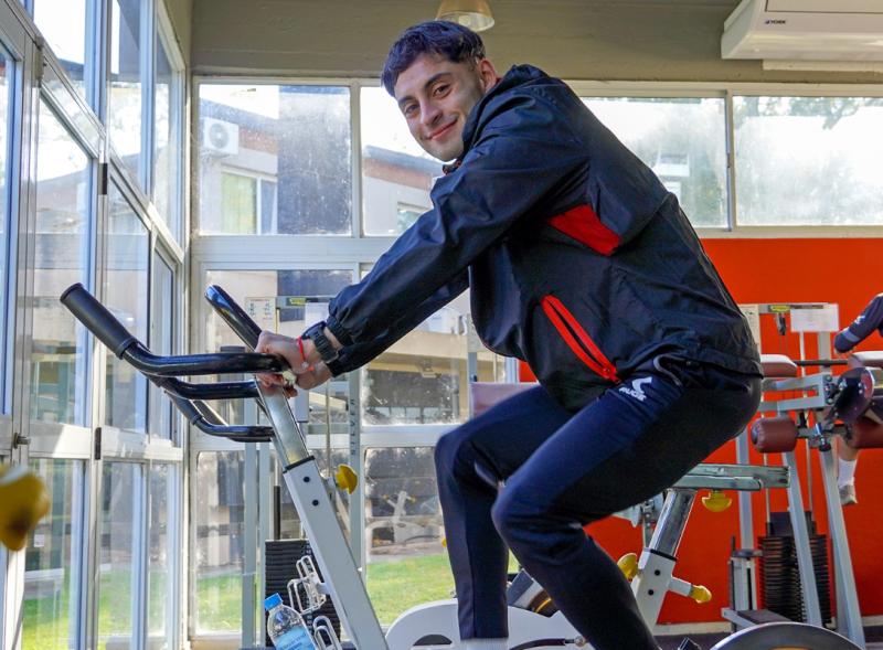 Javier Altamirano regresó a los entrenamientos en Estudiantes de La Plata - Crédito: @EdelpOficial