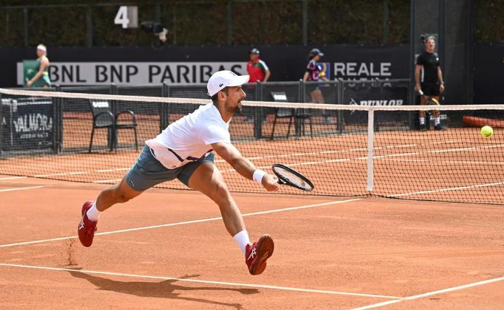 Novak Djokovic se tomó con humor el botellazo en Roma - Crédito: @djokernole