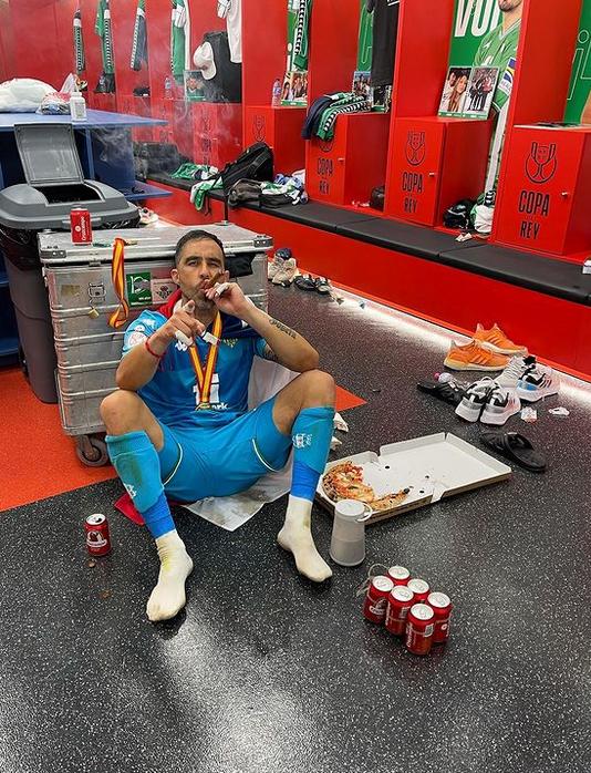 Claudio Bravo fue figura en el título de la Copa del Rey que logró el Real Betis / Créditos: Instagram