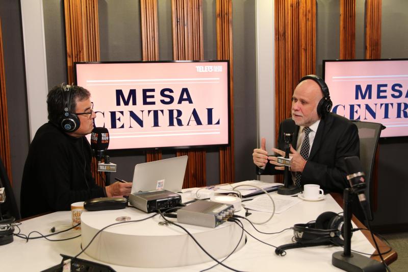 Ministro Elizalde conversó sobre el CAE en Tele13 Radio