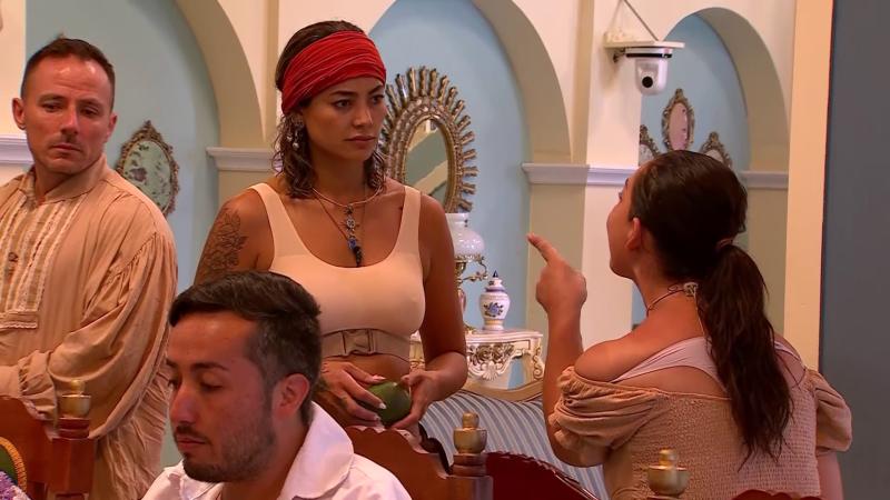 Canal 13 - Pelea de Camila y Mariela en '¿Ganar o Servir?'