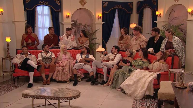 Fotos filtradas y un baño erótico: los ardientes secretos en actividad de Ganar o Servir