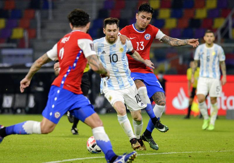 Caszely calentó el próximo duelo de Chile vs Argentina con duros dichos contra Messi. / Photosport