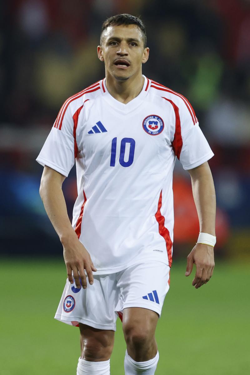 Alexis Sánchez podría reencontrarse con Lionel Messi / Créditos: Photosport