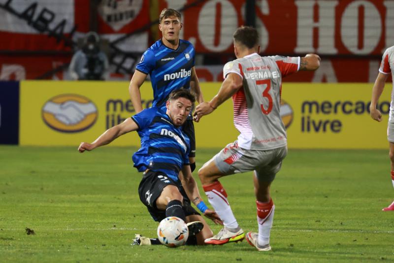 Huachipato tiene un duro choque ante Estudiantes de La Plata por Copa Libertadores. / Photosport