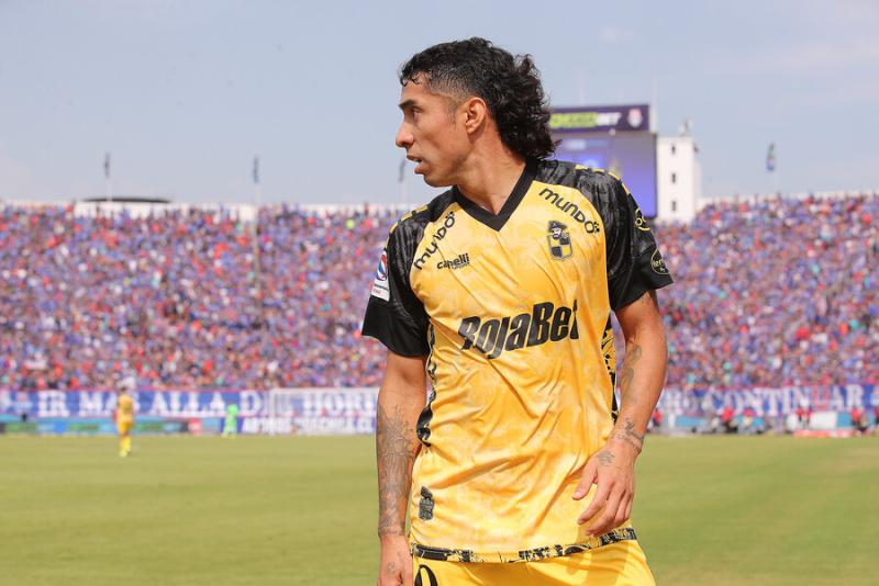 Luciano Cabral interesa en Colo Colo - Crédito: Photosport.