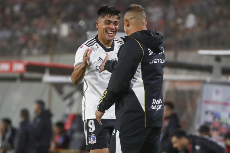 Jorge Almirón busca al reemplazante de Damián Pizarro en Colo Colo. / Photosport