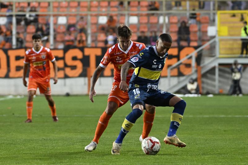 Cobreloa no pudo ante Everton, pese a que tenía dos jugadores más - Créditos: Photosport